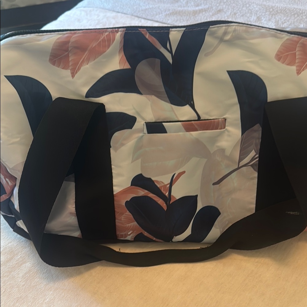 Vooray Floral Duffle Bag - Picture 5 of 6
